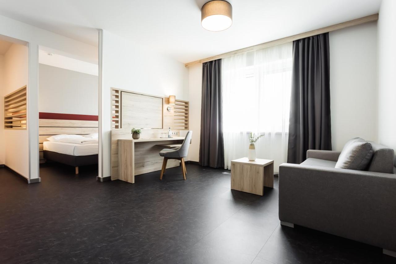 Hotel Smart Liv'In Boheimkirchen Экстерьер фото