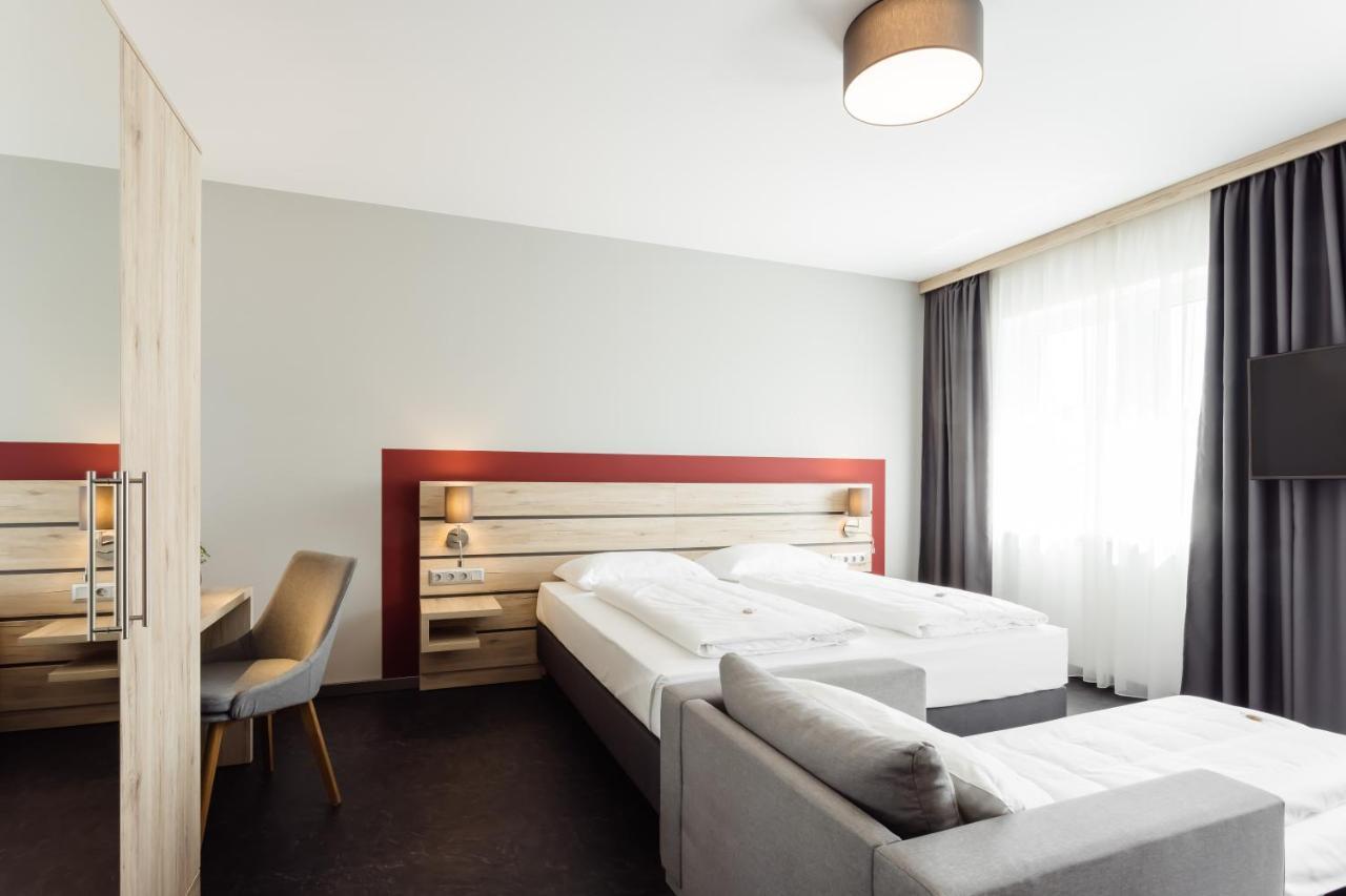 Hotel Smart Liv'In Boheimkirchen Экстерьер фото