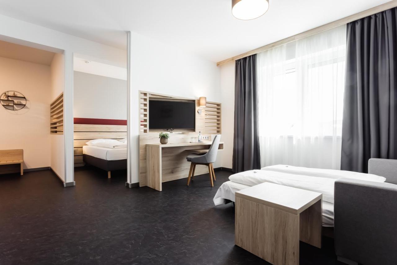 Hotel Smart Liv'In Boheimkirchen Экстерьер фото