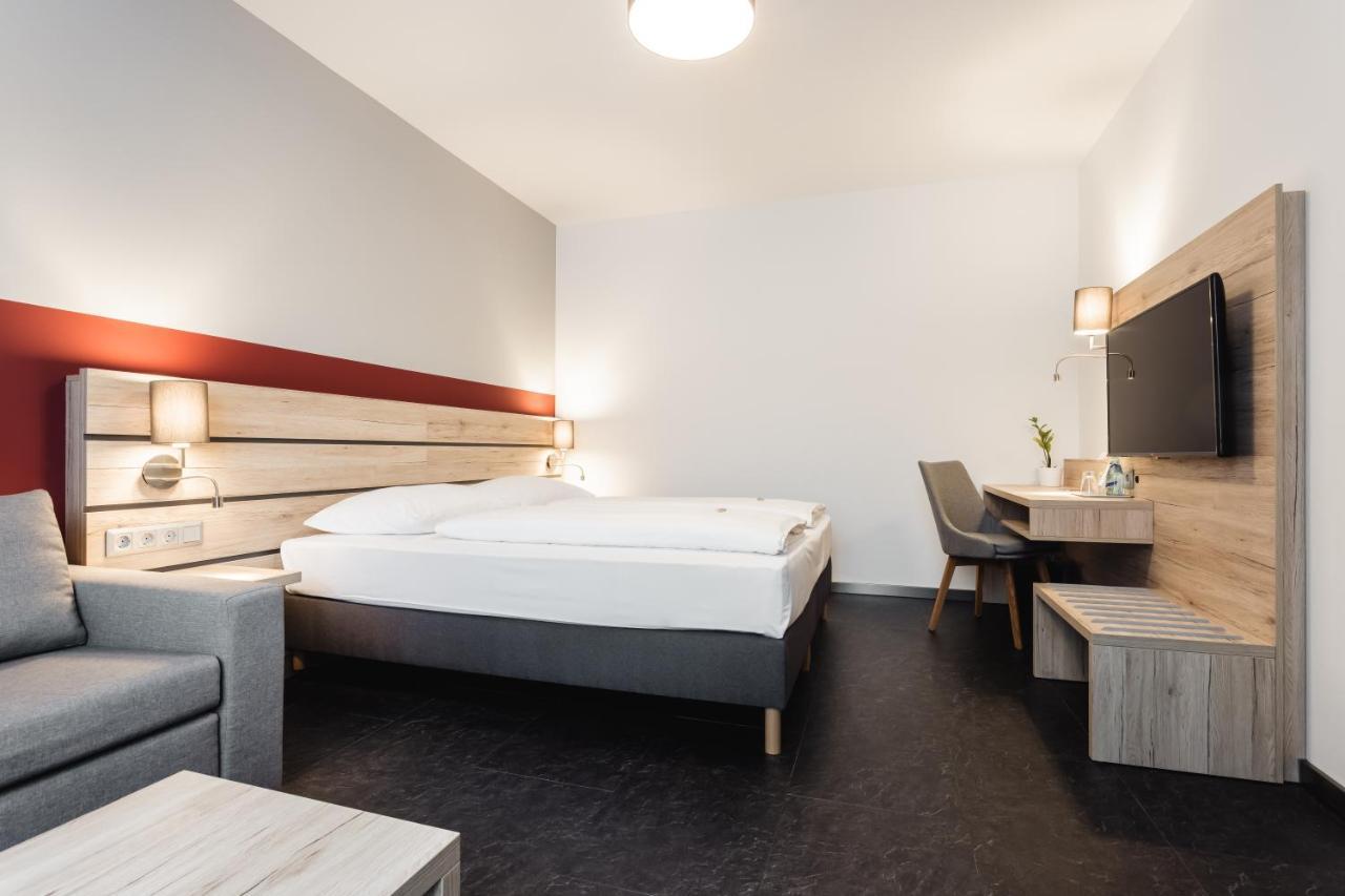 Hotel Smart Liv'In Boheimkirchen Экстерьер фото