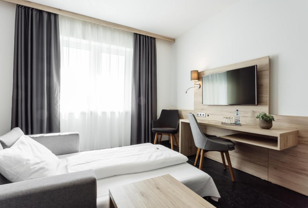 Hotel Smart Liv'In Boheimkirchen Экстерьер фото