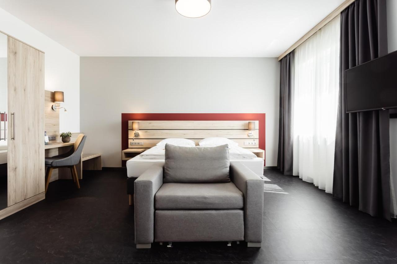 Hotel Smart Liv'In Boheimkirchen Экстерьер фото