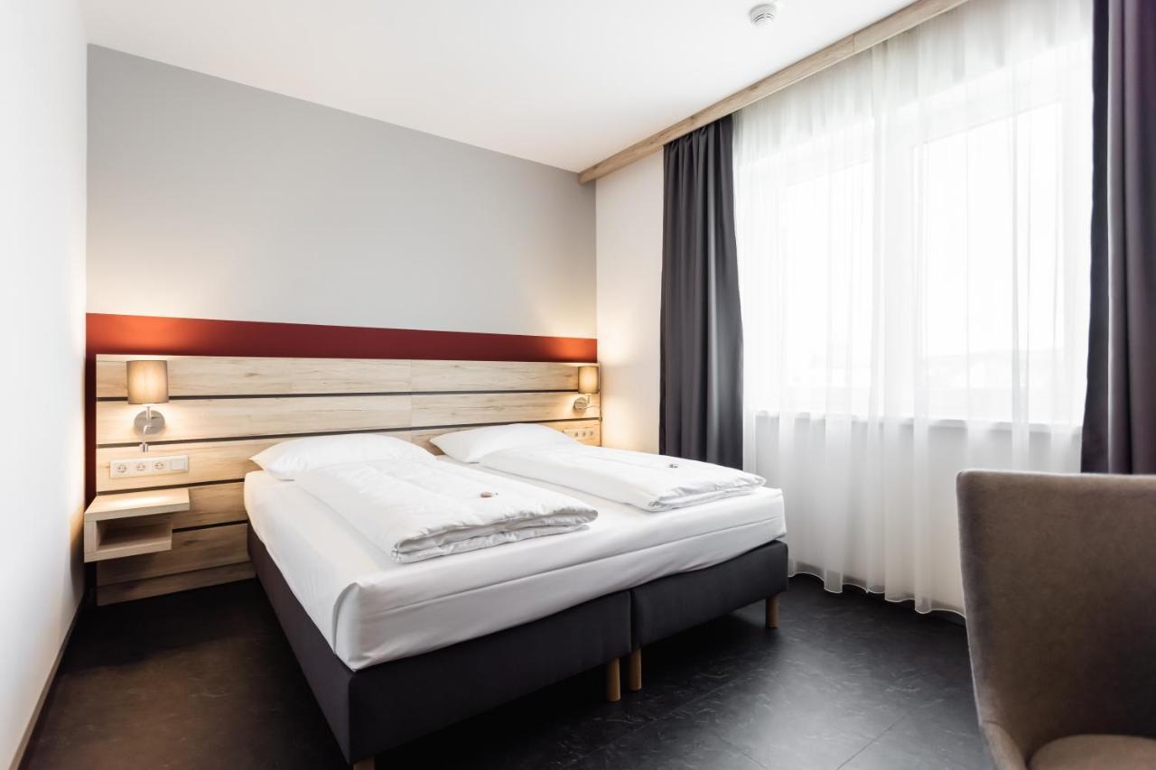 Hotel Smart Liv'In Boheimkirchen Экстерьер фото